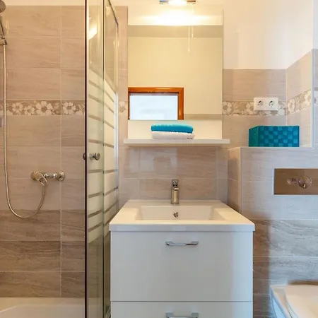 With Parking Space Stanici, Omis - 17894 Apartamento