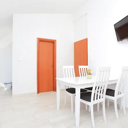 With Parking Space Stanici, Omis - 17894 Apartamento *